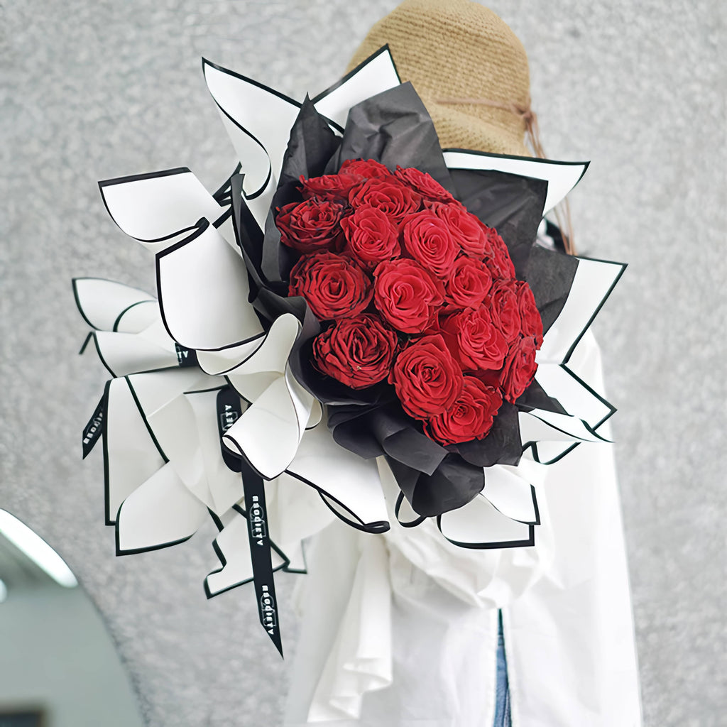 Signature Contrast Line Bouquet Wrap