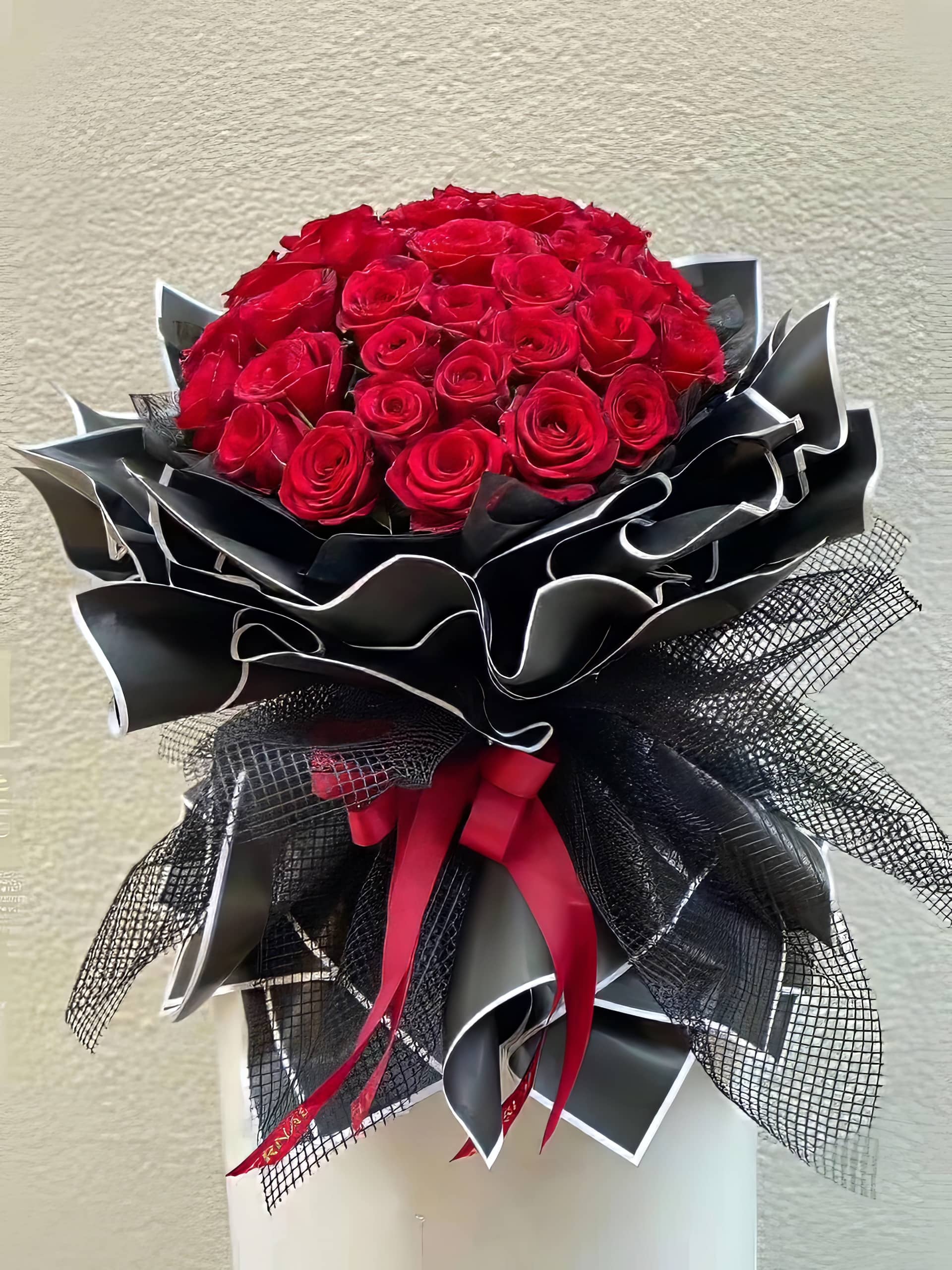 Signature Contrast Line Bouquet Wrap