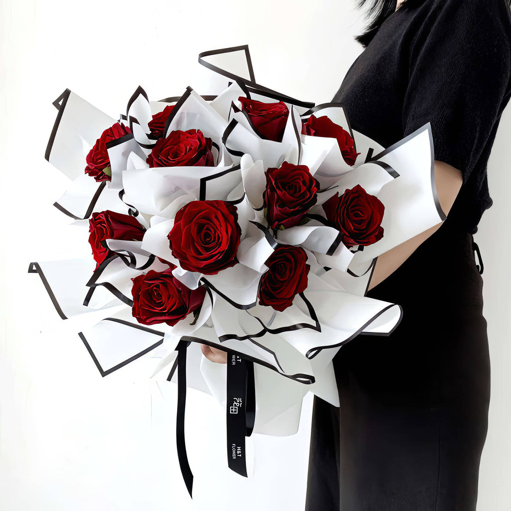 Signature Contrast Line Bouquet Wrap